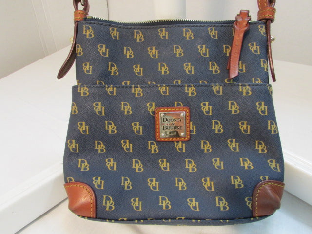 Dooney and bourke discount signature crossbody bag