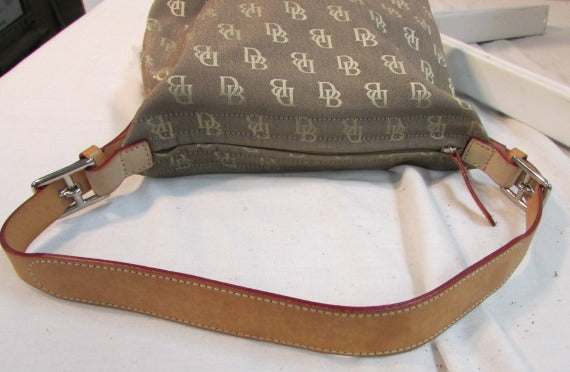 Sold at Auction: 2PC GUCCI & DOONEY & BOURKE BAGS
