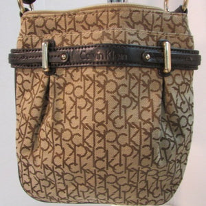 Calvin Klein Logo Print Leather Mini-Crossbody Bag (1,455 MXN