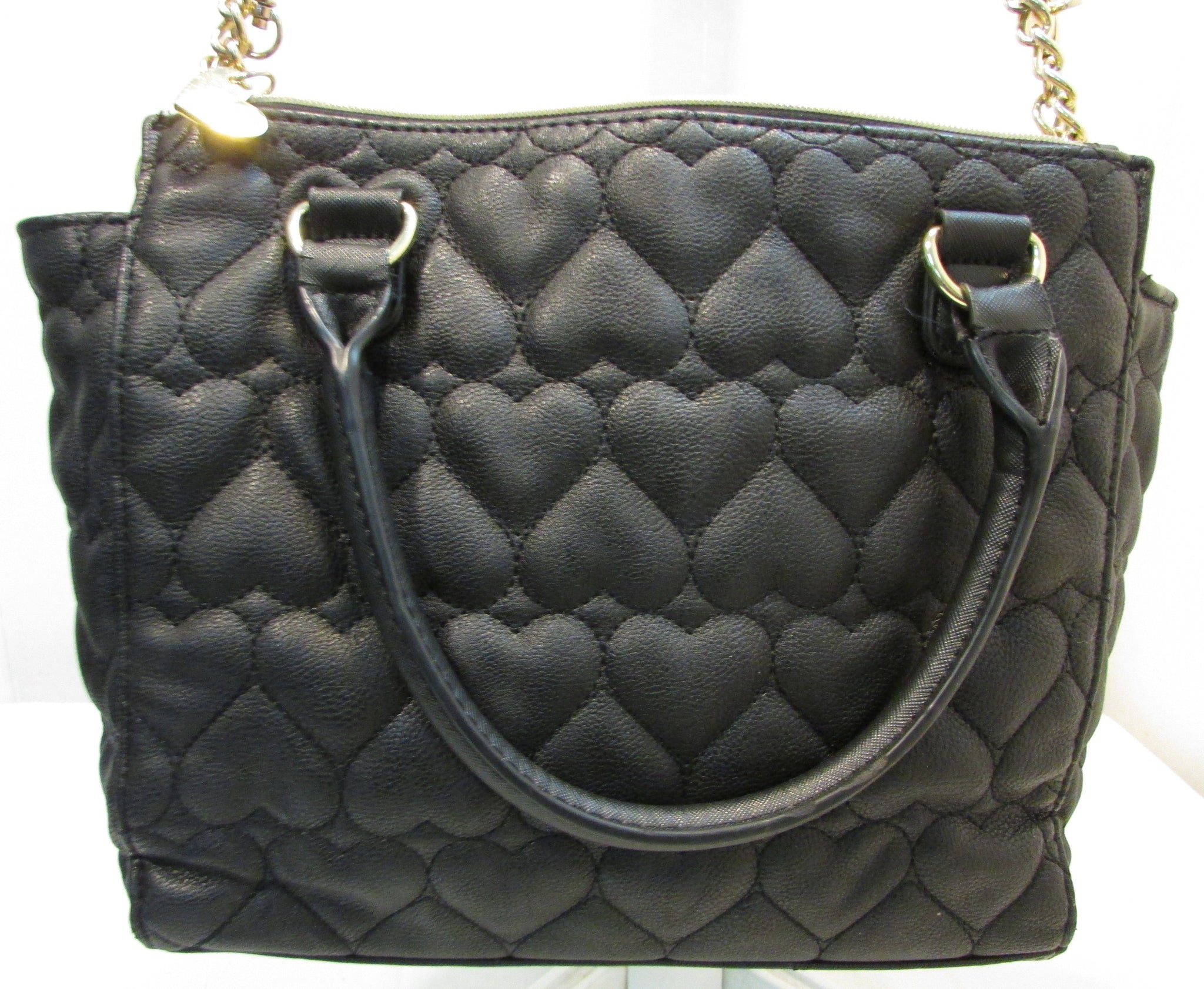 Betsey Johnson Black Cream Quilted Heart Vinyl Satchel Purse MA PAS TREASURES CONSIGNMENT AUCTIONS